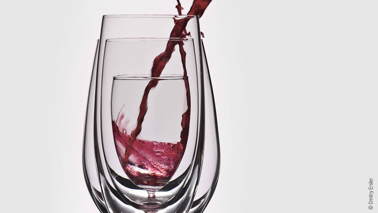 wino nalewane do kieliszka